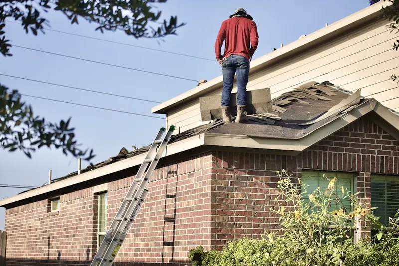 Professional roofer working on a residential roof in Puyallup River Junction